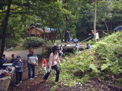 秋葉山自遊会－こどもたちと一緒に活動中