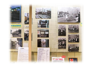 しろね大凧と歴史の館で昔の写真を展示している様子の写真