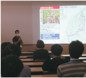 「分水建設の功労者　田沢実入と白根の人々」の研修の様子の写真