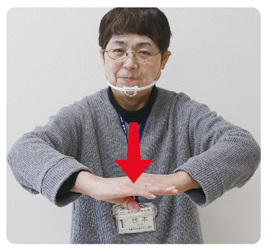 手話通訳者・鈴木さんが両手をそのまま前に出している写真