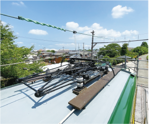 パンタグラフ取り付けの写真