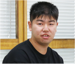 ブドウ。モモ生産者「渡邉(悠)さん」の顔写真