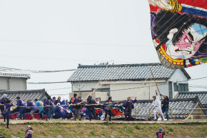 五郎組の大凧を揚げる写真