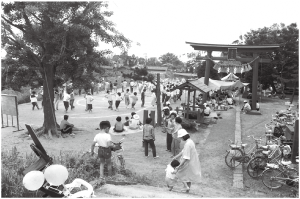戸頭神社で戸頭地区大運動会が行われている写真
