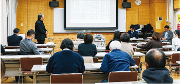会議をしている写真