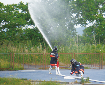 放水訓練を行う写真
