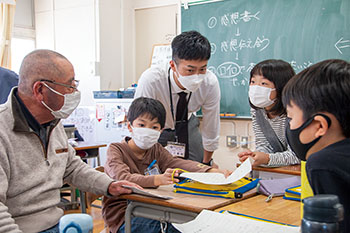 小針小学校　友愛訪問