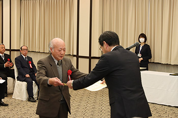 新潟市表彰　新潟市美術協会会長　猪爪　彦一さん