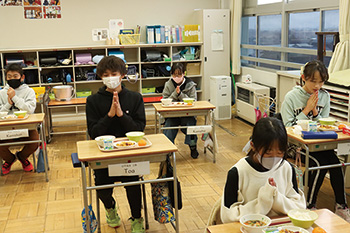 木山小学校　いもジェンヌ給食