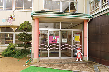 子育て支援センターつばさピエロハウス外観