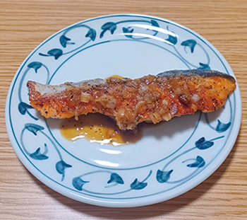鮭の薬味ソースかけ