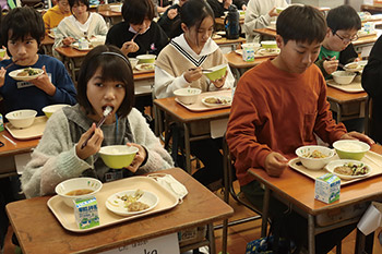 コシヒカリ給食
