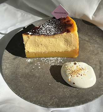 ヨンジュウゴド　ブリュレラテ・バスクチーズケーキ