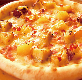 イモロヤ　いもジェンヌの焼き芋ベーコンピザ・焼き芋ブリュレ