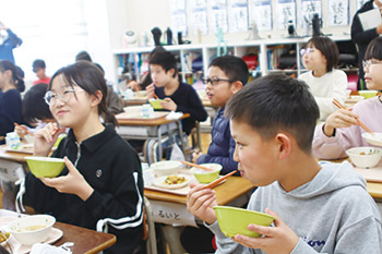 小学校のいもジェンヌ給食