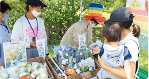 わらアートまつりでの販売の様子