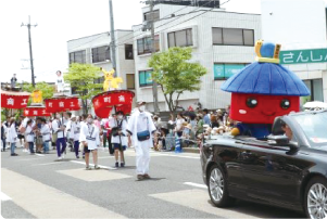 越後にしかわかさぼこのパフォーマンス写真