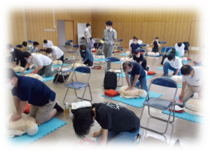 応急手当講習中の写真