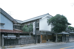 笹祝酒造事務所棟外観の写真