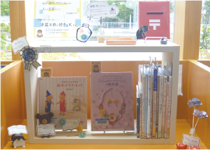 潟東図書館ひとハコ本棚の写真