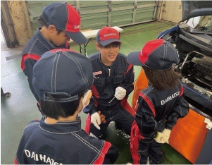 キッズメカニック体験の様子