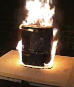 ストーブが燃えている写真