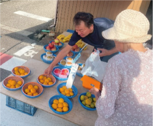 巻露店市場の様子