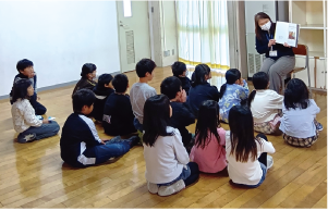 読み聞かせの会の様子