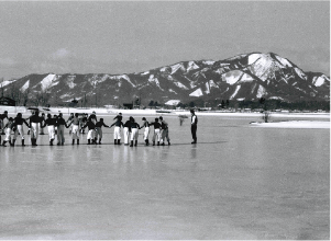 雪融けの寒気の氷すべり