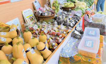 越王の里 農産物直売所の「にしかん なないろ野菜」売り場