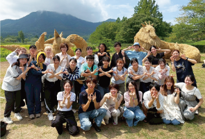 令和7年の作成に参加した武蔵野美術大学の学生の写真