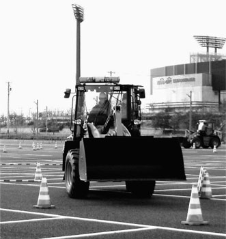 写真　車道除雪協力業者を対象に開催されたオペレータ研修