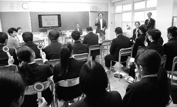 写真　模擬市議会の様子