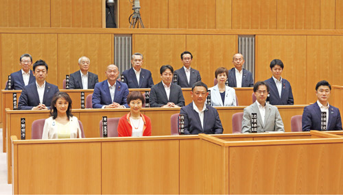 写真　議長席から見て中央