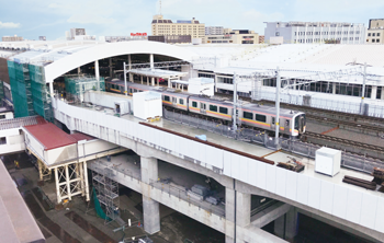 高架駅2番線ホームの西側・白山方面