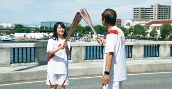 東京2020オリンピック聖火リレーが市内を通過