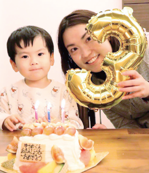 息子の侑和くんの3歳の誕生日を家族でお祝い