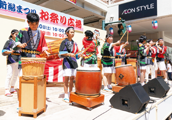 お祭り広場でのステージ発表