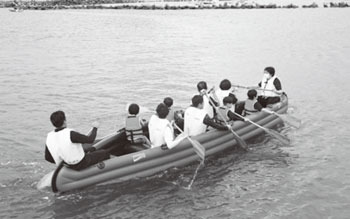 ゴンドラ型カヌーボート体験