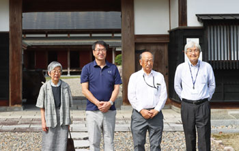 左から澤眞理さん、中原市長、澤僚一さん、金子館長