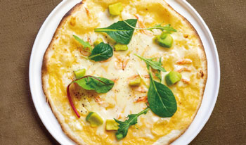 桜エビとアボカドのクリームピザ