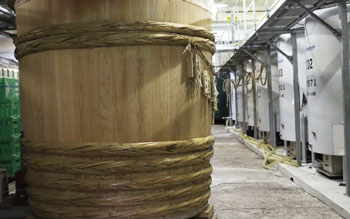 酒造りの工程を学ぶ