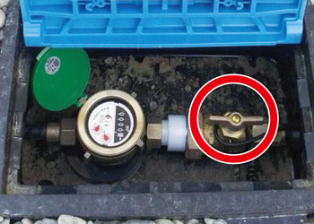 メーターボックス内の止水栓