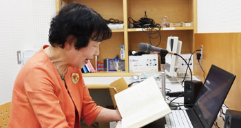 希望の録音図書が図書館にないときは、製作します。