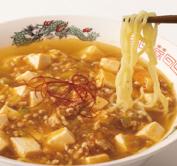 汁なしやシビ辛など種類が豊富。チーズや背脂を加えた濃厚な麻婆麺も人気