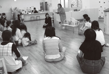 絵本読み聞かせ