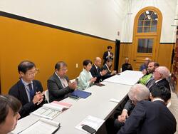 市長表敬の様子　