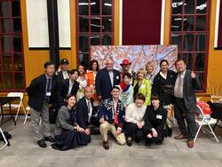 祝賀会会場フォトスポットでの記念撮影（2）　