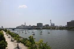 信濃川と柳都大橋の写真