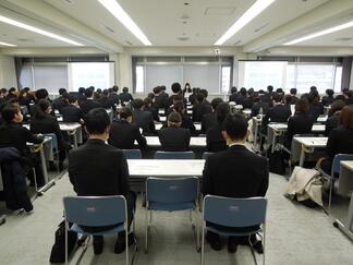 全体説明会場の写真
